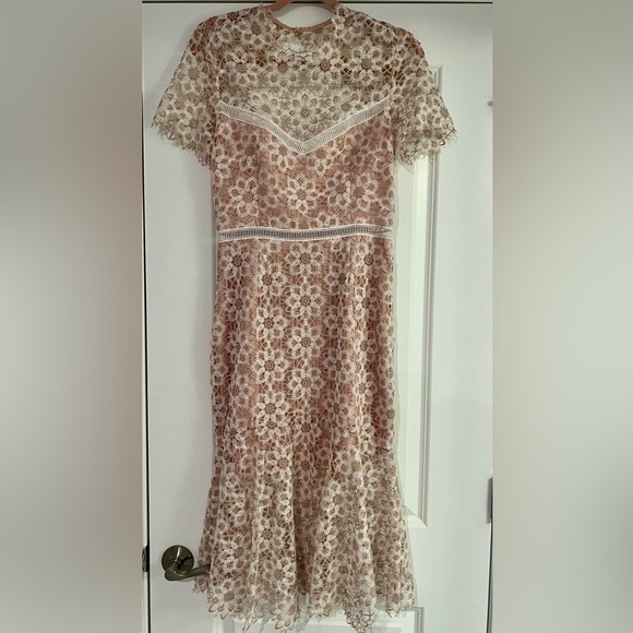 SAYLOR Lillie Lace Illusion Dress 
Illusion Neckline/Open Back 
MED 
BLUSH/IVORY - Picture 14 of 16